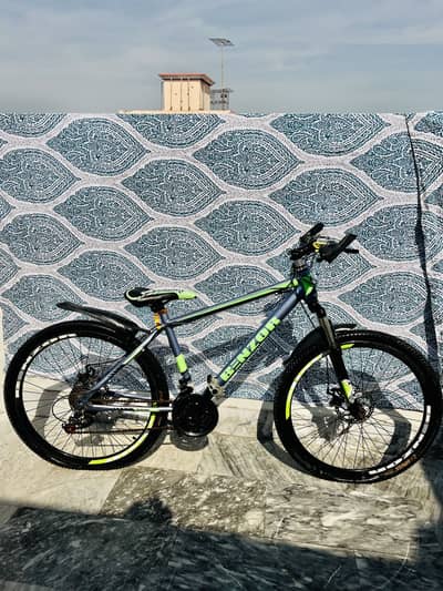 Benzoor Mountain Bike 26” – Disc Brakes – Excellent Condition