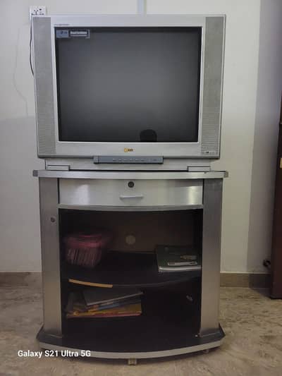 LG FLATRON TV 21" IN  SLIGHTLY USED CONDITION VOICE AND PICTURE IS 100