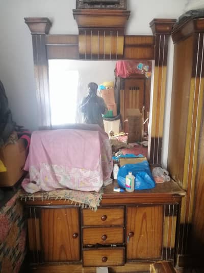 Dressing Table, Divider and Bed for sell