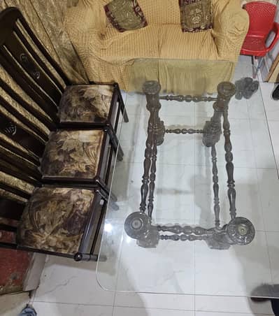 Dining Table comes with 6 chairs