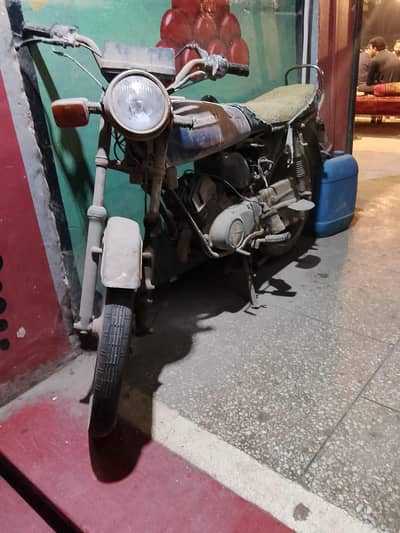 Kawasaki 100 scrap bike for make