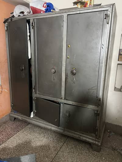 Heavy Iron Almari 6.5 × 6 Foot — Sirf 25,000