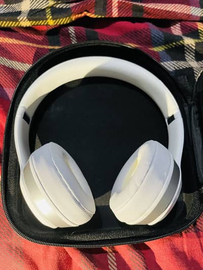 Beats Solo 2 wired (Model number: B0518).