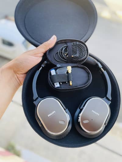 Philips SHN9500 Headband Noise Canceling Headphones.