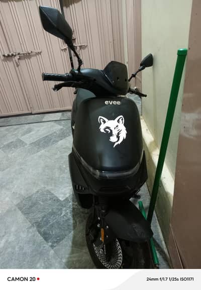 Evee S1 brand new condition 4500 kilometers driven