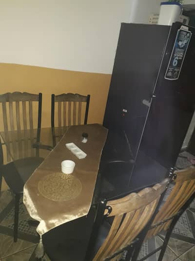 Dining Table for sale with 4 chair
