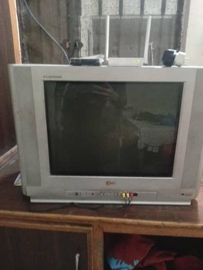 LG tv 4 sale final 70000 bus chota sa fault hai