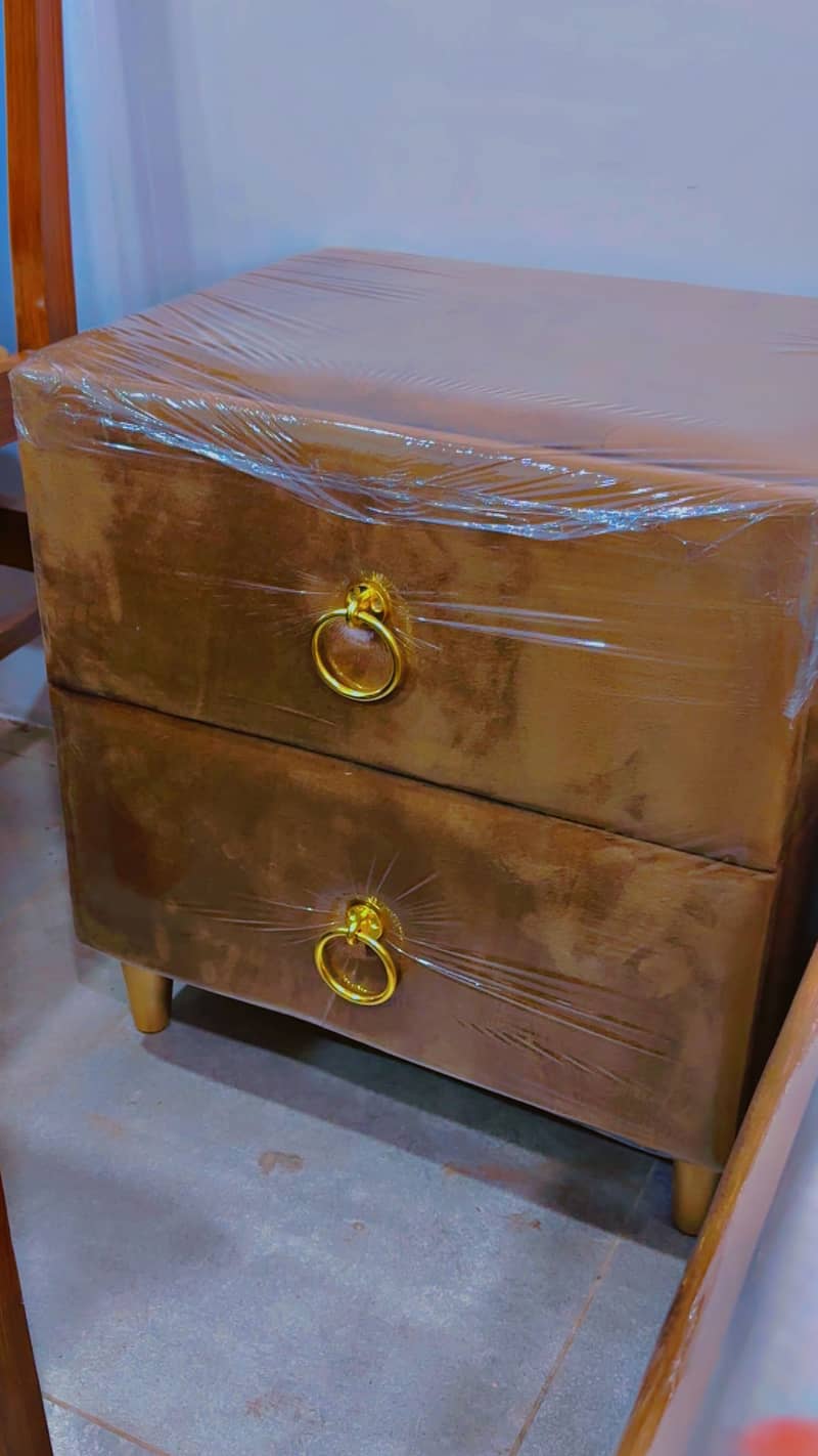 Bed , side tables and dressing table 2