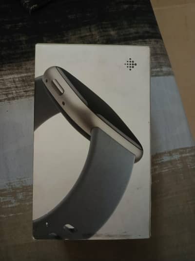 fitbit versa 4 urgent sale (new)