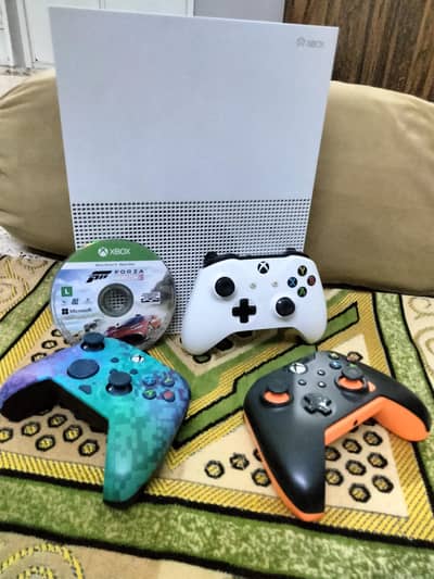 Xbox one s with Forza and 3 controllers