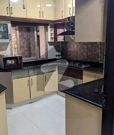 Prime Location 2100 Square Feet Flat In PECHS Block 2 For sale At Good Location