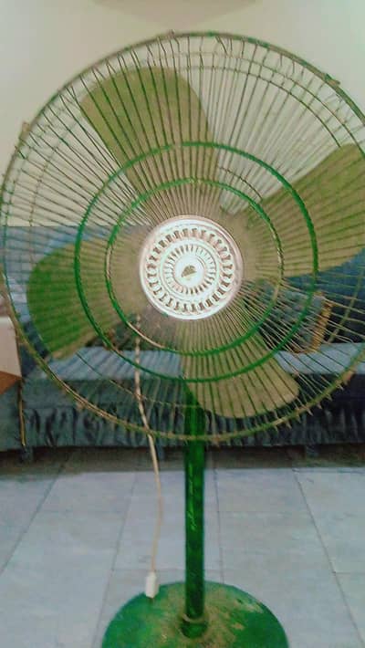 02 Pedestal Fan