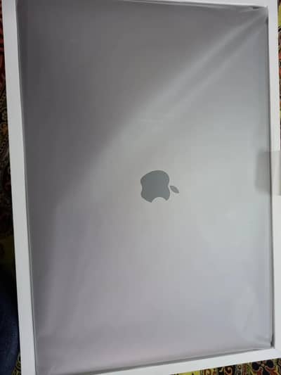 MacBook 2019 Model 16" display. .