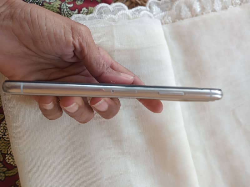Apple iPhone X 3