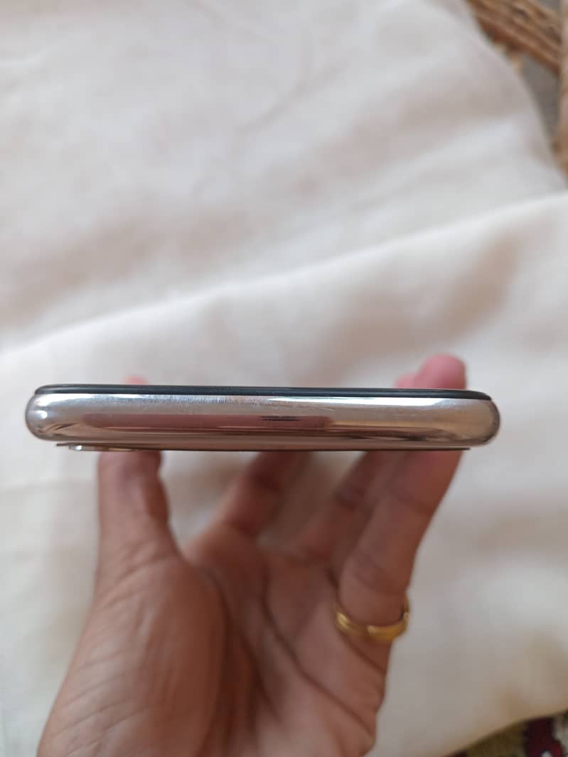 Apple iPhone X 5