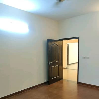 House For Grabs In 10 Marla Lahore