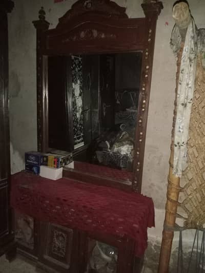 Lakri ka fanechar ha bilkul okay 50000k