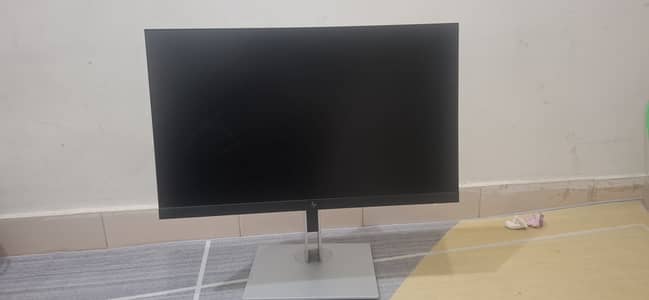 24-Inch HP LCD Monitor – Excellent Condition