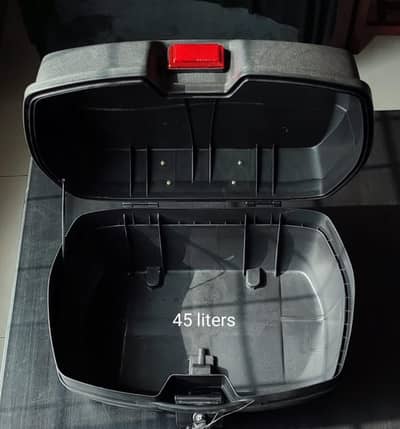 Tail Box 45 Liter 10/9 . . 8500