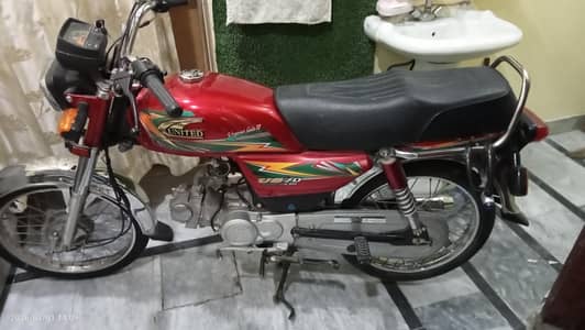 bilkul ok bike ha all condition new ha 396km Chali ha