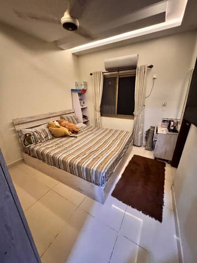 Prime Location 120 Square Yards Portion Ideally Situated In The Comforts.