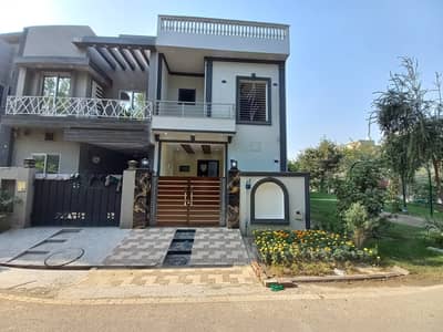 3.5 Marla Corner/ Next To Park - Gas Installed