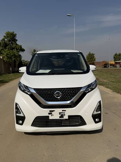 Nissan dayz highway star G hybrid