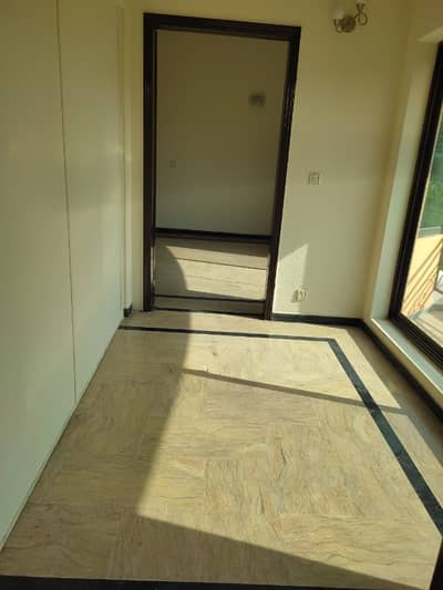 1 Kanal Very Beautiful Upper Portion , Lower Portion Locked Available For Rent On Top Location Of Dha Phase 4