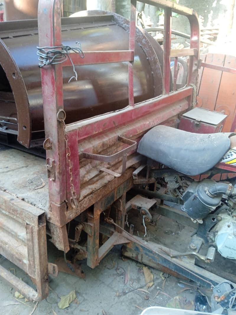 پرانے لوڈر رکشے برائے فروخت 3