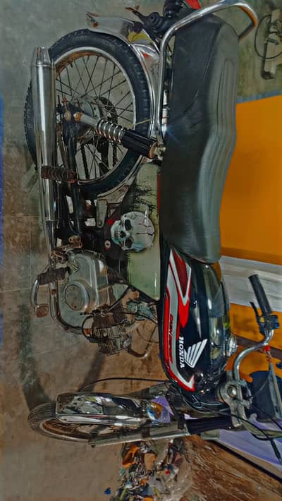 United 70cc 2019 model  good condition Lahore 25000 final