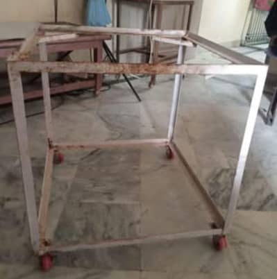 W2 x L2 x H2 Feet Iron Stand