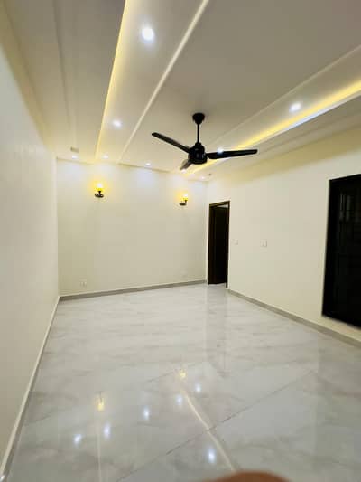 5 Marla Brand New House Available In Dream Gardens