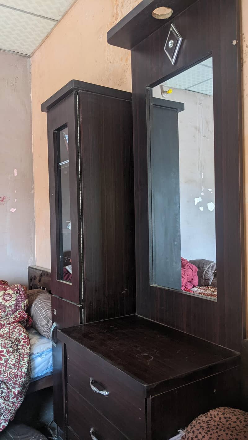 dressing table 0