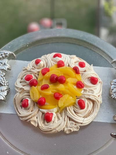 Private chef female working 6 hours a day.