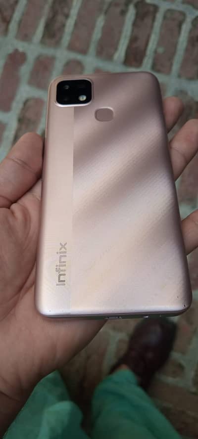 2 gb ram 32 gb room big battery lush mobile Rose gold color