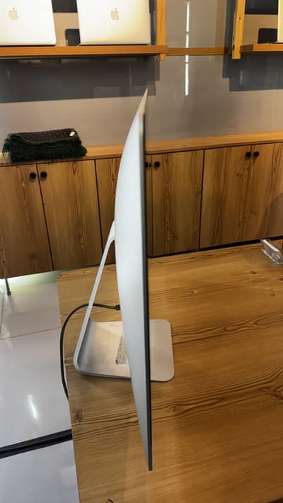 IMAC 2019 27” i9 9th 3.6 ghz GEN 32GB RAM 512GB SSD 4GB GRAPHIC CARD