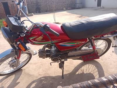 Honda CD70 2015 for sale.