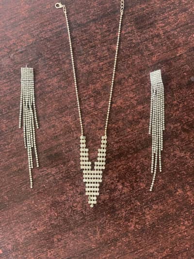 Urgent Sale – Stylish Stone Necklace Set  Only Rs. 1000