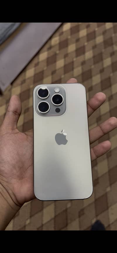 15 pro 10/10 condition scratch less box 512 gb