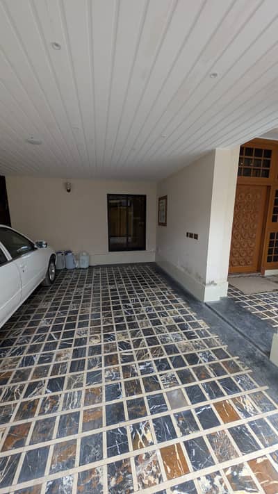 10 MARLA HOUSE'S LOWER PORTION KHAYABAN COLONY