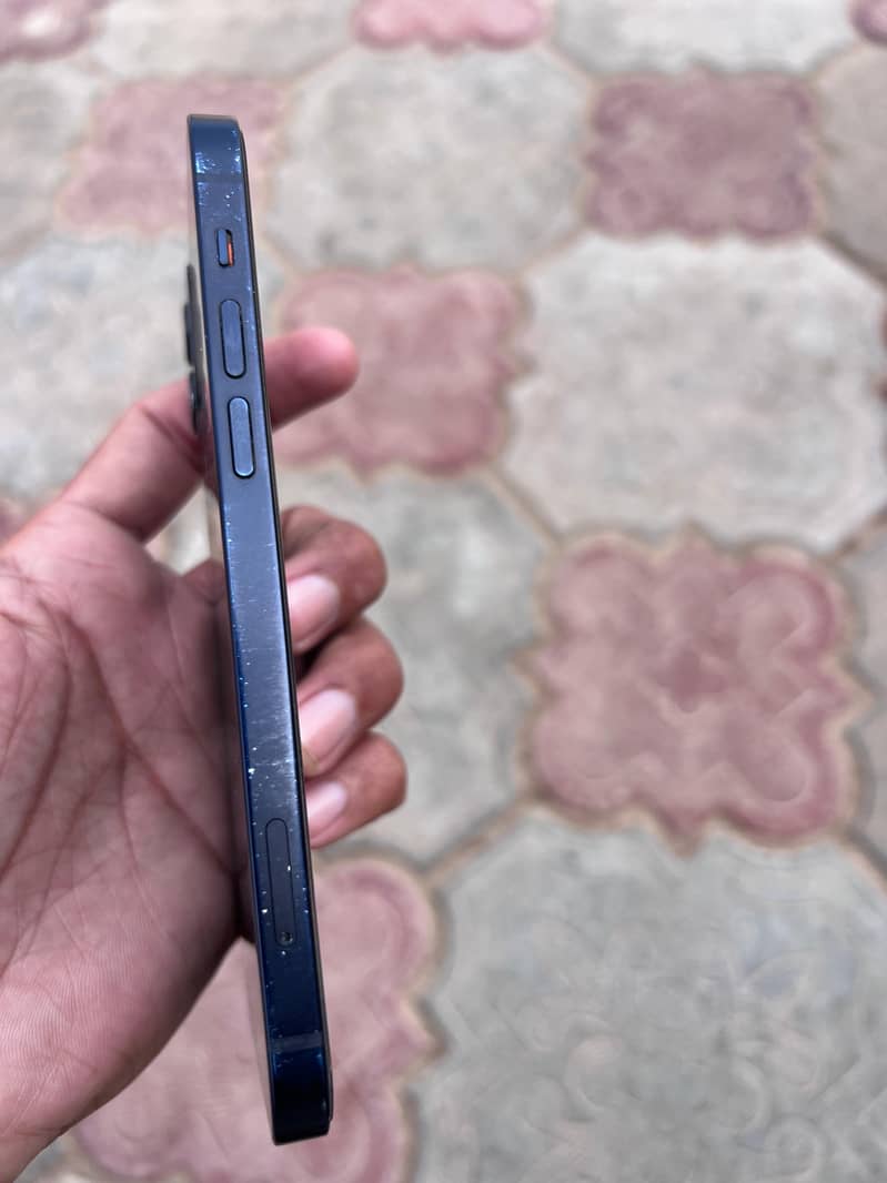 Apple iPhone 12 3