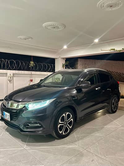 vezel car imported  full option petrol engine Rs z full option