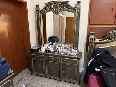 King bed with night stands and vanity