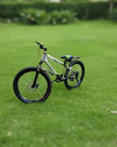 SHIMANO Gear Cycle - Fat Tyres + Disc Brake - 9/10 Condition