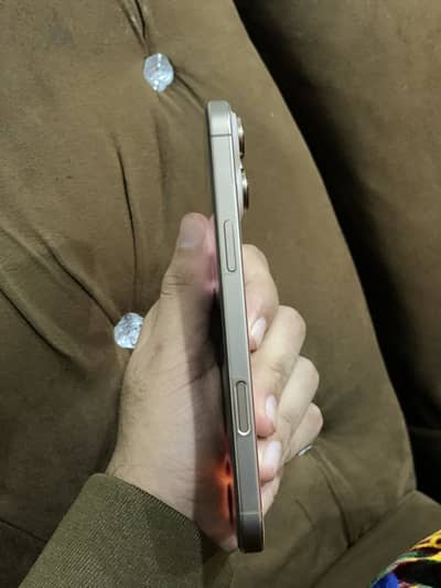 iPhone 16 pro max deset colour