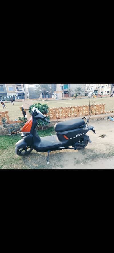 Evee S1 new model Just few days used 03006993956 what'sapp