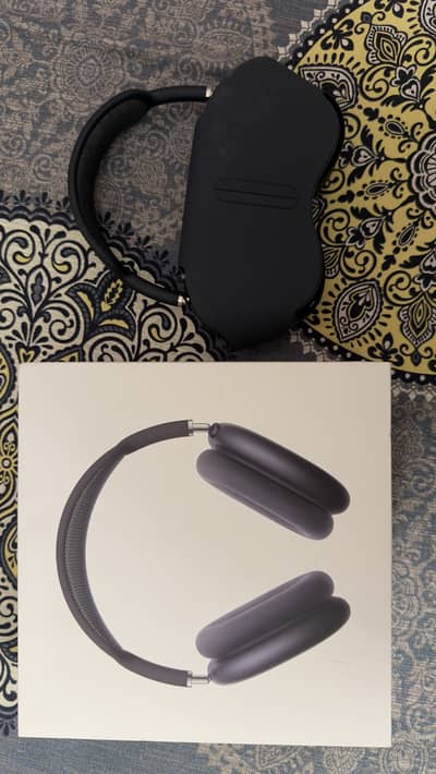 Apple AirPods Max (USB-C / 2024 Model) with Smart Case