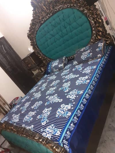 Deco king bed