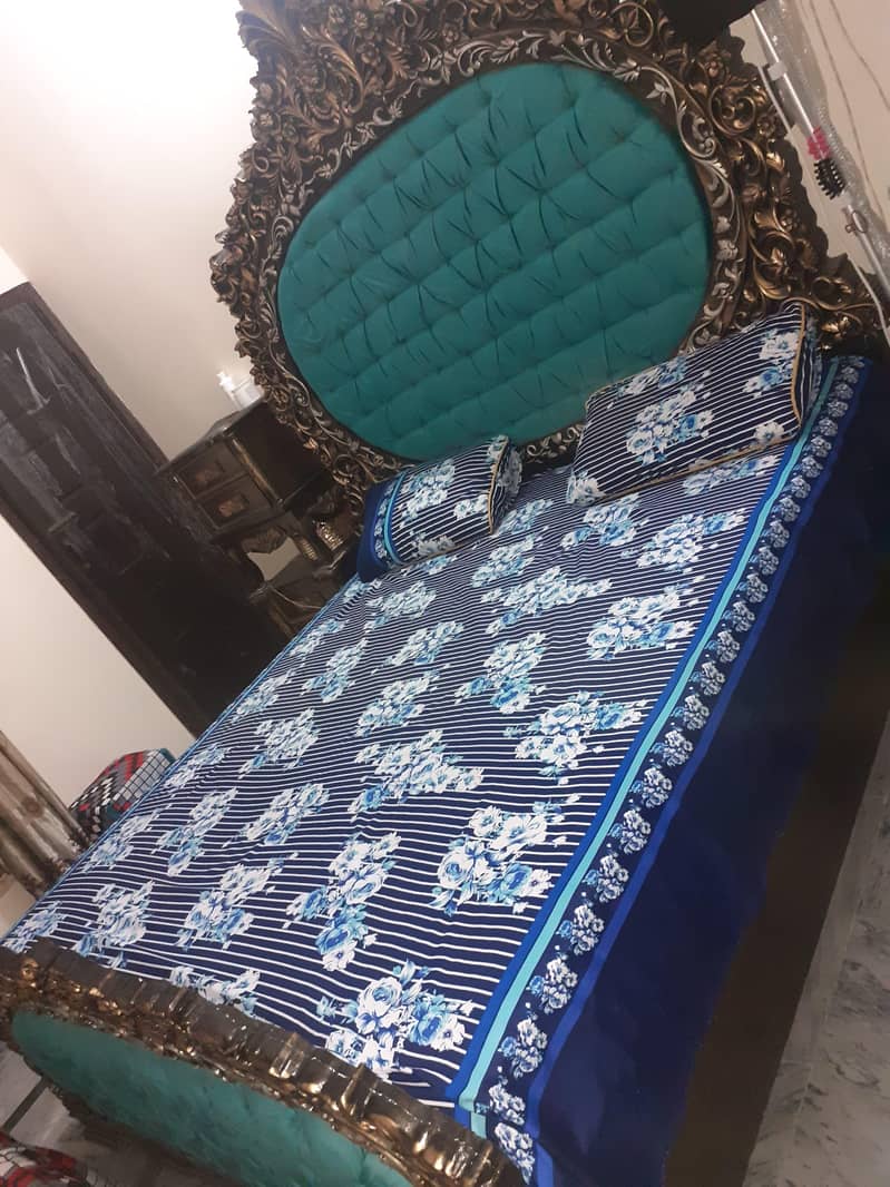 Deco king bed 0
