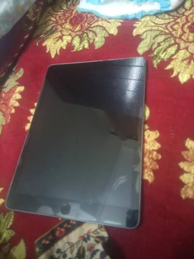 Apple iPad 6th Generation 128GB WiFi (Silver/Grey)